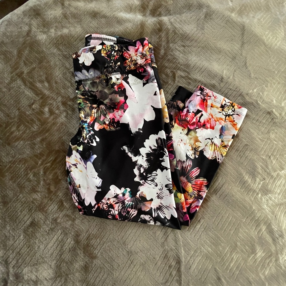 Floral crop workout leggings
